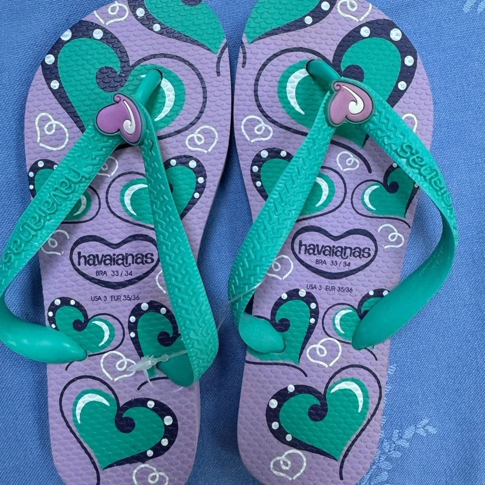 NEW UNWORN HAVAIANAS IN DARLING PURPLE/GREEN PRINT-3/4 YR